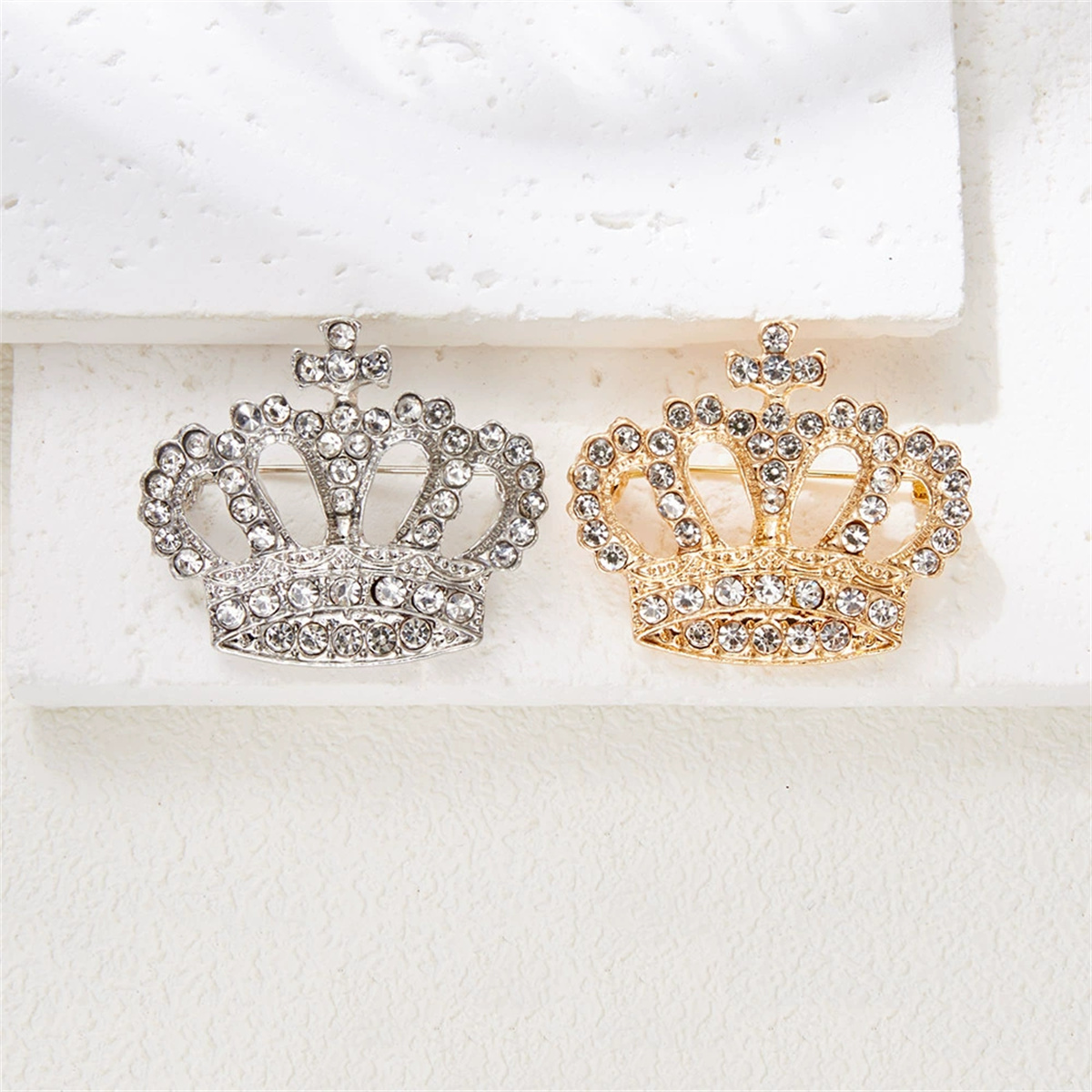 1Pc Creative Retro Crown Broch - Luxury Bags 2026 Trends review and price